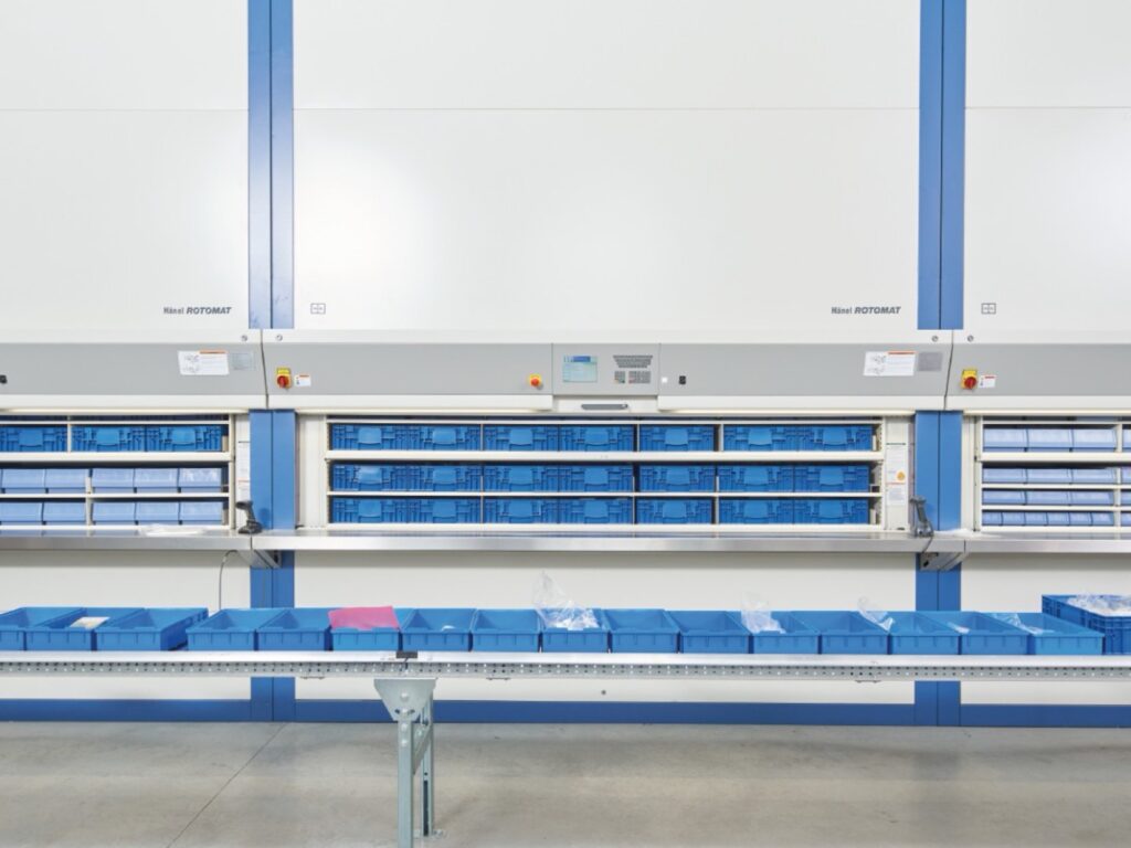Paternoster vs. klasické regály: kedy sa oplatí investovať do vertikálneho skladu?